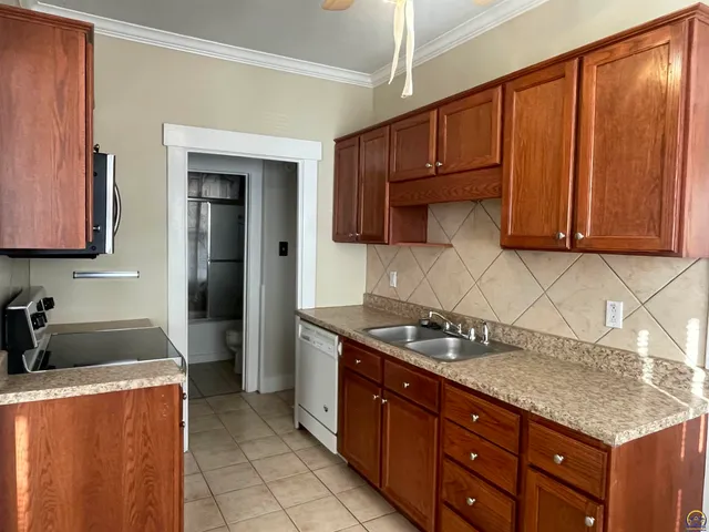 $185,500 | 2002 Southwest High Avenue, Topeka, KS 66604