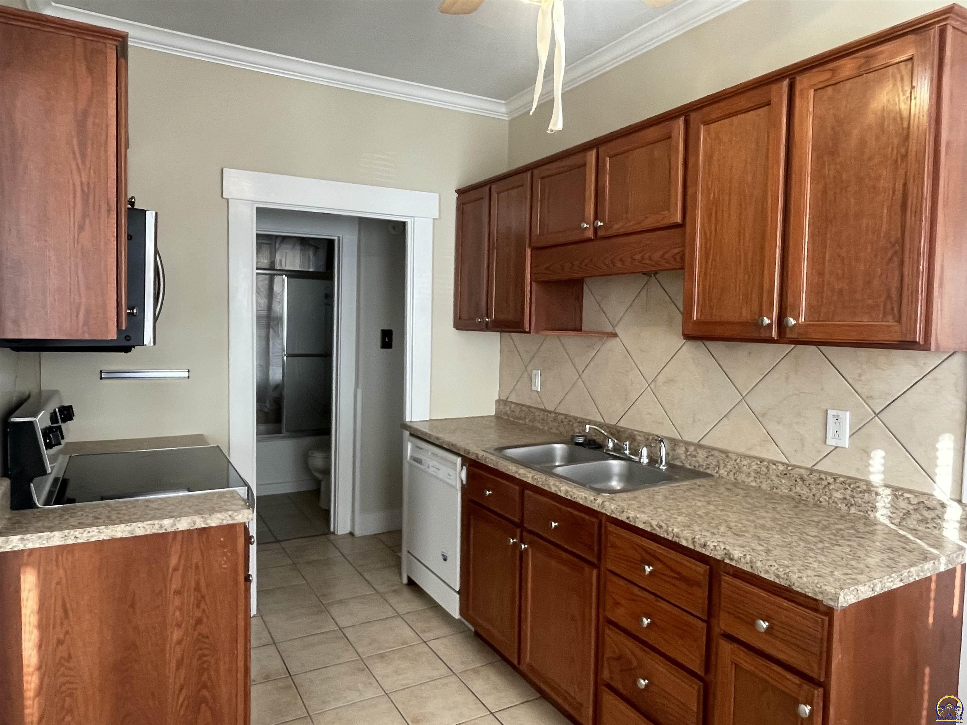 2002 Southwest High Avenue Topeka, KS 66604 - Photo 4 of 13