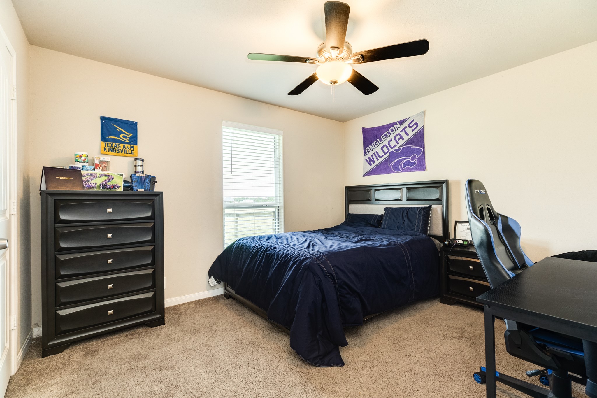920 Quarter Horse Trail Angleton, TX 77515 - Photo 18 of 21 a bedroom with a bed and a desk