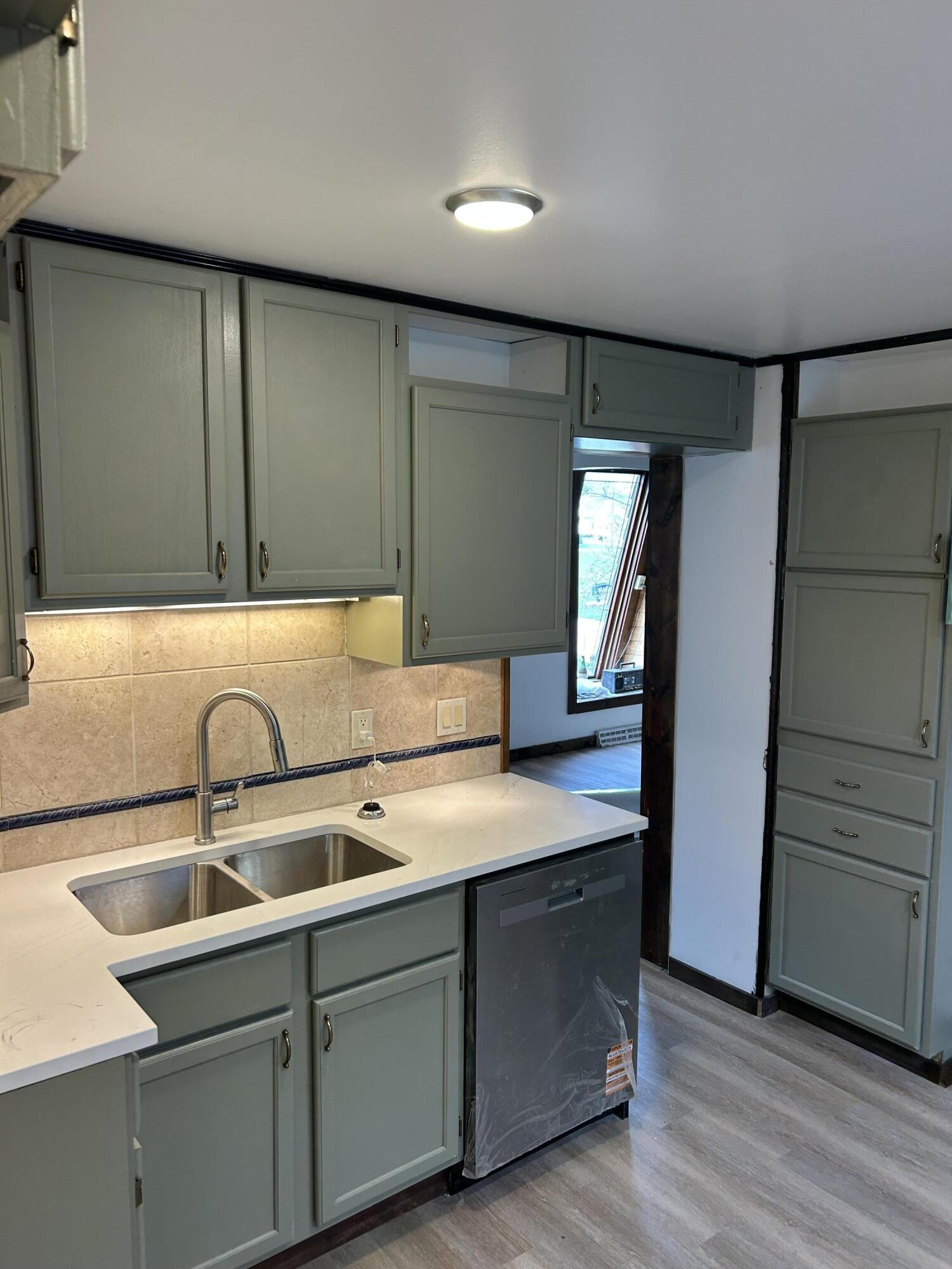 419 Hayes Avenue Racine, WI 53405 - Photo 3 of 15 IMG_0909