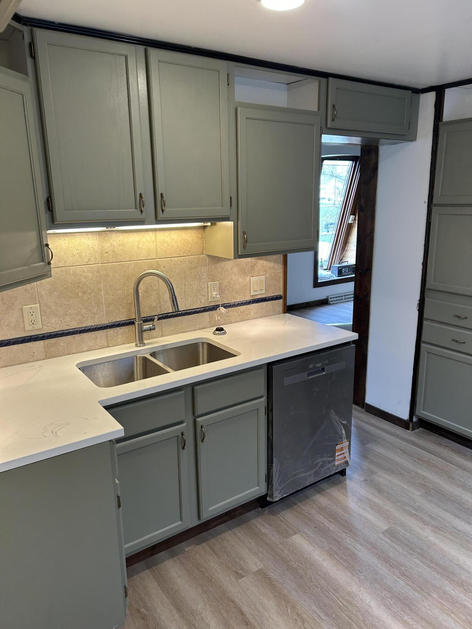 419 Hayes Avenue Racine, WI 53405 - Photo 4 of 15 IMG_0907