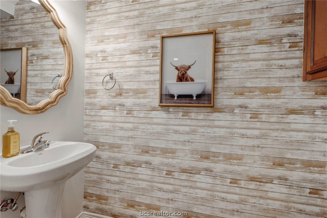 1198 Jones-Butler Road, Unit 703 College Station, TX 77840 - Photo 6 of 45 Convenient first floor half bath with updated walls & designer mirror!