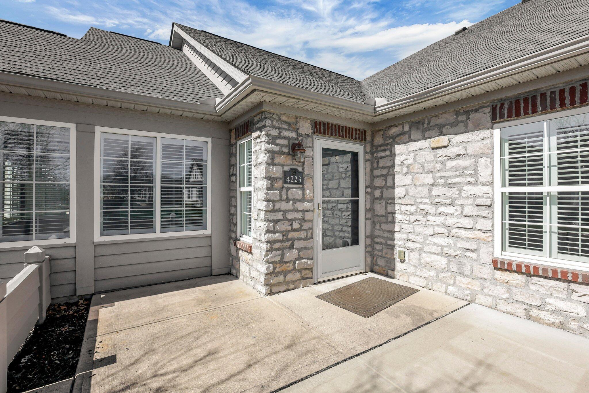 4223 Cobbler Road, Unit 16422 New Albany, OH 43054 - Photo 3 of 36 Front Patio