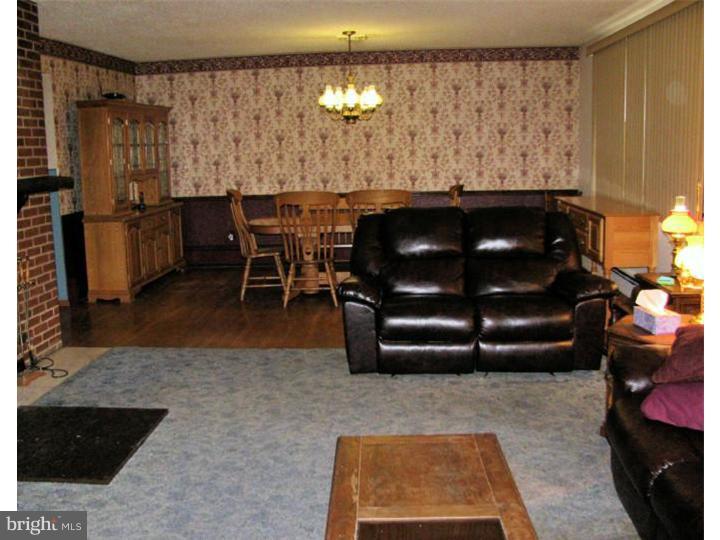 539 Concord Road Broomall, PA 19008 - Photo 9 of 19 Living Room