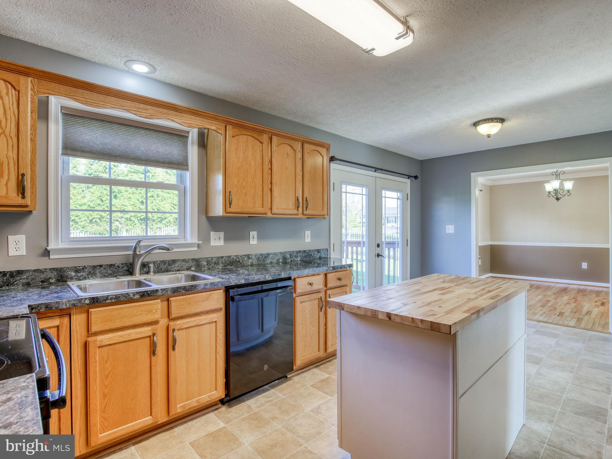 30 Flopsy Court Ranson, WV 25438 - Photo 7 of 50 Eat-in Kitchen opens to dining room
