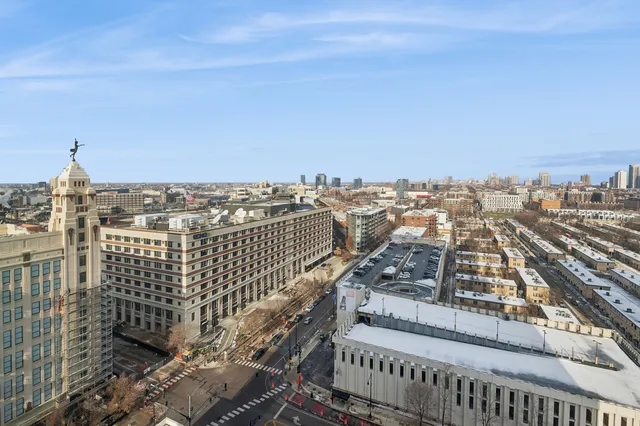 $379,000 | 500 West Superior Street, Unit 1308, Chicago, IL 60654