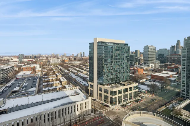 $379,000 | 500 West Superior Street, Unit 1308, Chicago, IL 60654