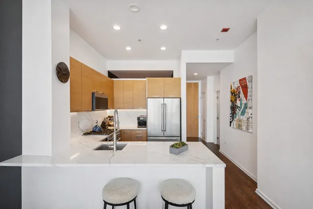 $379,000 | 500 West Superior Street, Unit 1308, Chicago, IL 60654