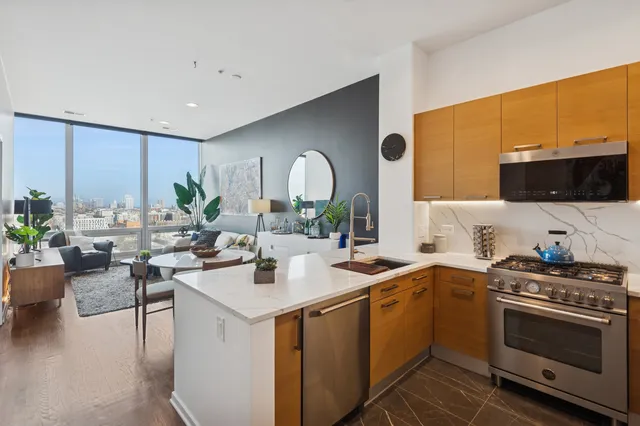 $379,000 | 500 West Superior Street, Unit 1308, Chicago, IL 60654