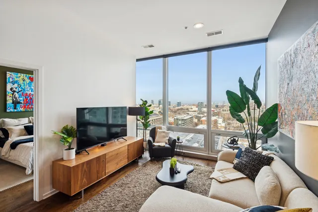 $379,000 | 500 West Superior Street, Unit 1308, Chicago, IL 60654