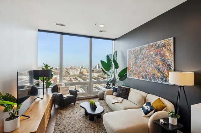 $379,000 | 500 West Superior Street, Unit 1308, Chicago, IL 60654