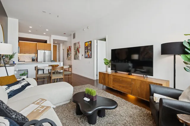 $379,000 | 500 West Superior Street, Unit 1308, Chicago, IL 60654