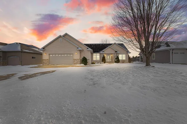$424,900 | 109 Allison Lane, Beaver Dam, WI 53916