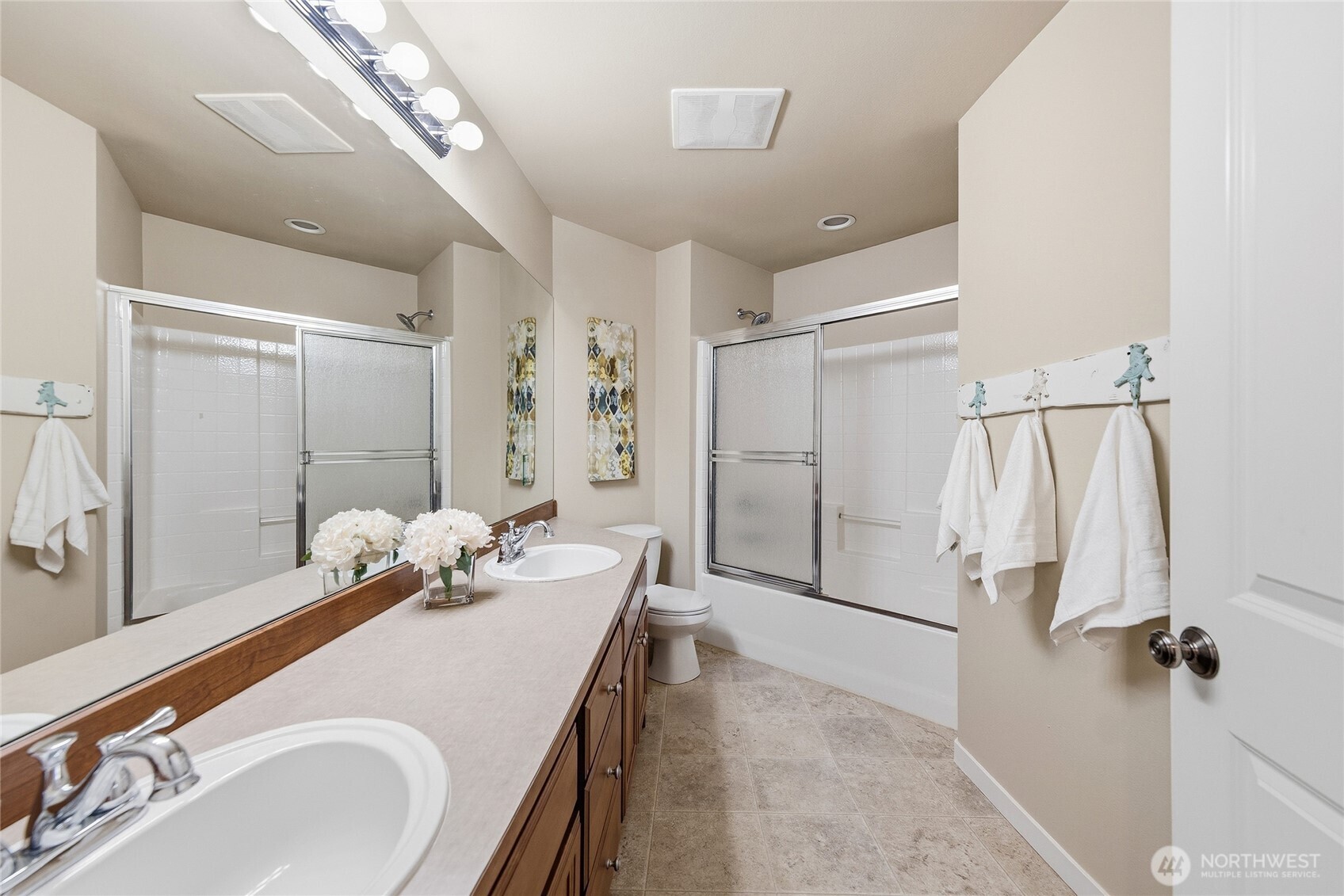 3514 184th Place Southeast Bothell, WA 98012 - Photo 32 of 39 a bathroom with a tub sink and mirror