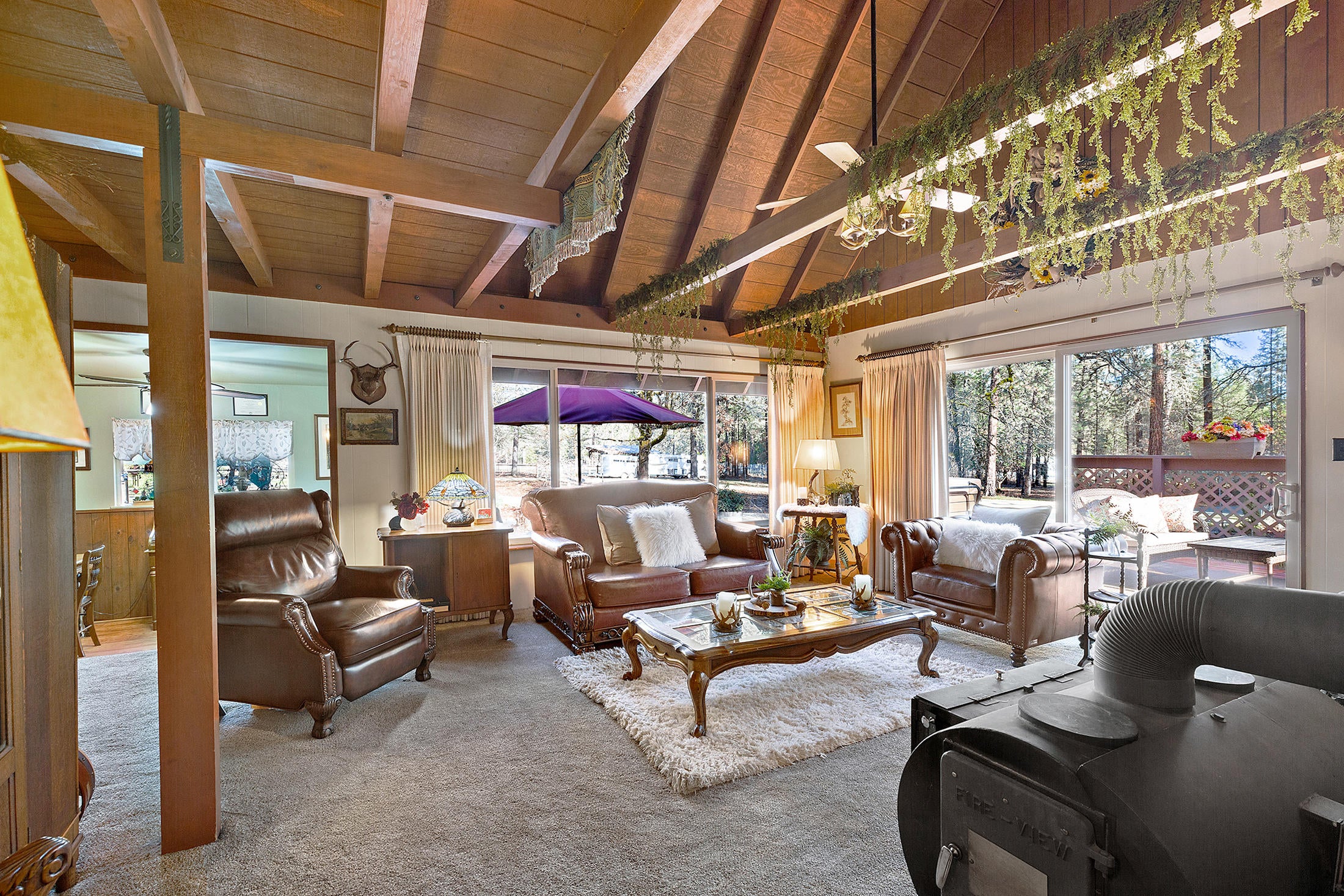 1090 Queens Branch Road Rogue River, OR 97537 - Photo 11 of 40 Living Room