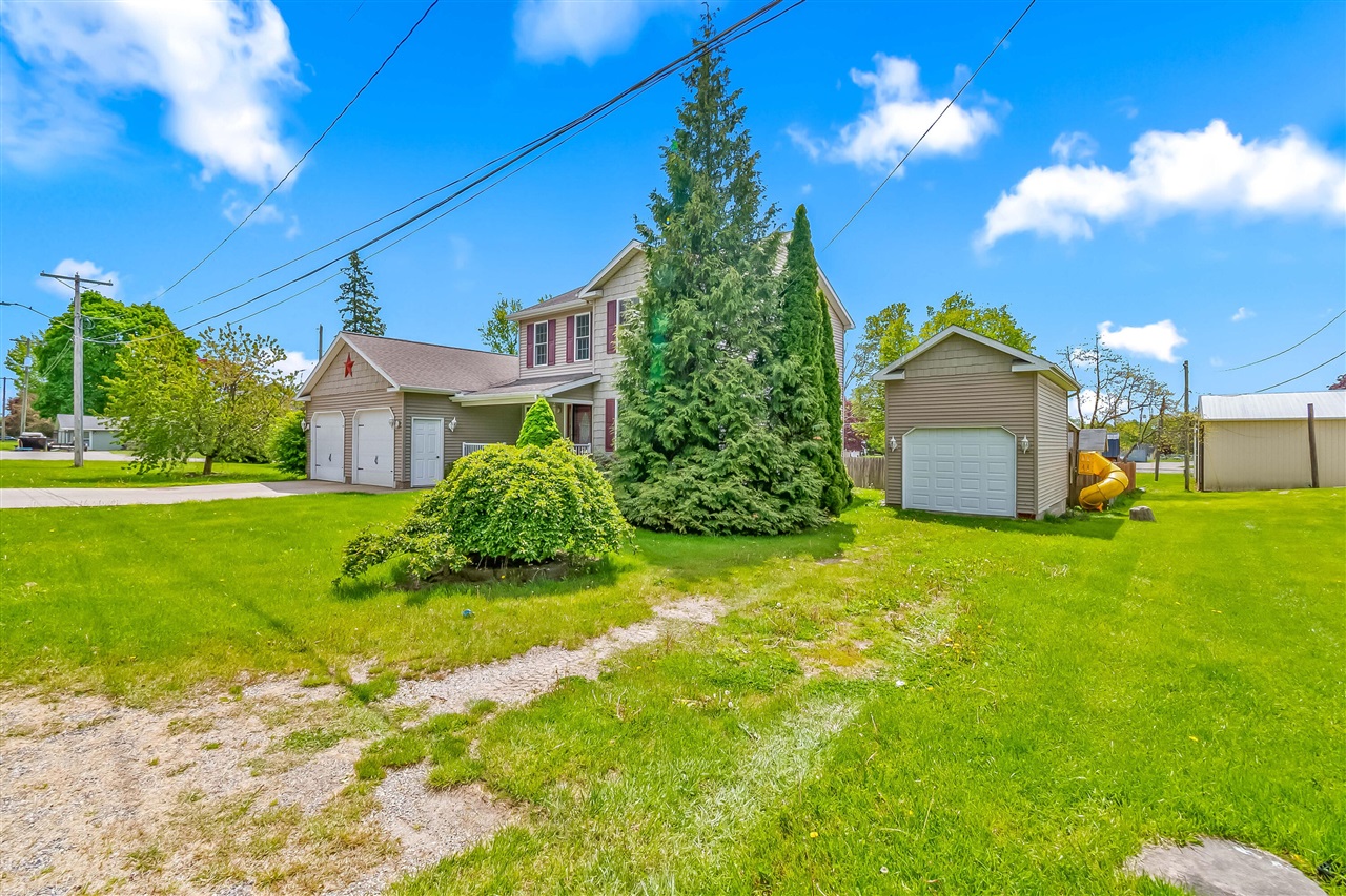 9049 Hamilton Street Pittsford, MI 49271 - Photo 2 of 56