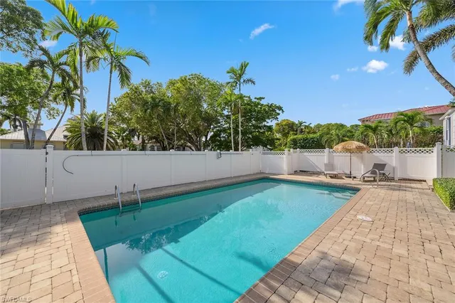 $3,950,000 | 1501 Chesapeake Avenue, Naples, FL 34102