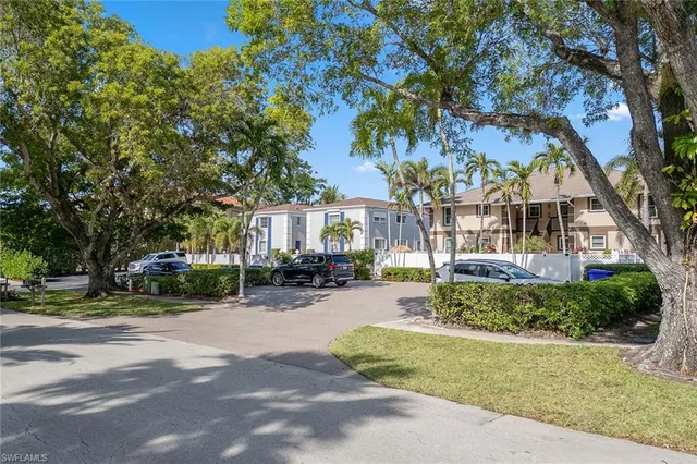 $3,950,000 | 1501 Chesapeake Avenue, Naples, FL 34102