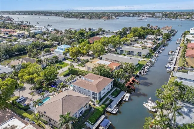 $3,950,000 | 1501 Chesapeake Avenue, Naples, FL 34102