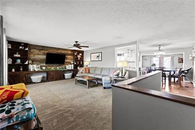 $435,000 | 225 Megan Lane, Ottawa, KS 66067