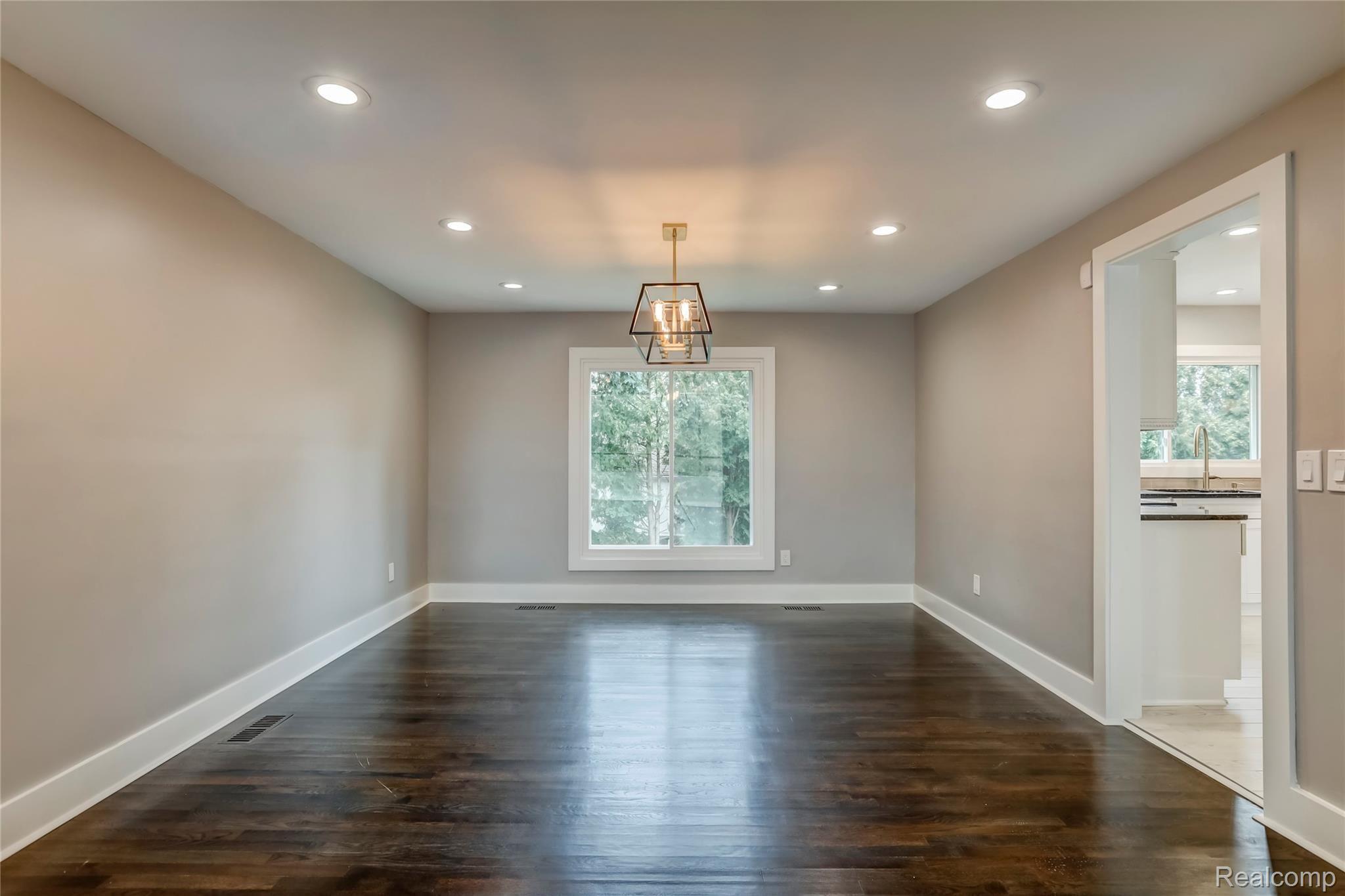 5161 Watergate Road West Bloomfield, MI 48323 - Photo 8 of 40 5161 Watergate Road, West Bloomfield Township, MI-8.jpg-FULL