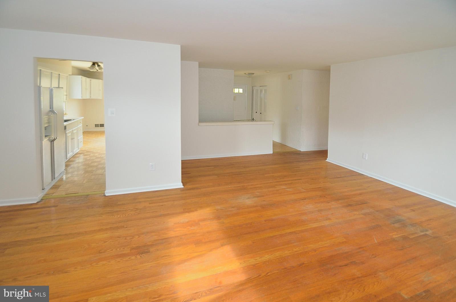 9623 McAlpine Road Silver Spring, MD 20901 - Photo 3 of 16 Living Room