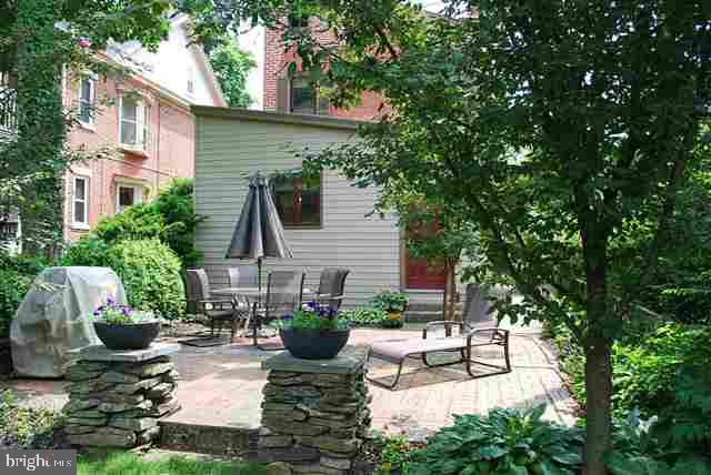 31 East Ridge Street Carlisle, PA 17013 - Photo 3 of 13 Gallery Image 3