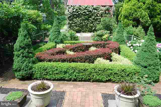 31 East Ridge Street Carlisle, PA 17013 - Photo 4 of 13 Gallery Image 4
