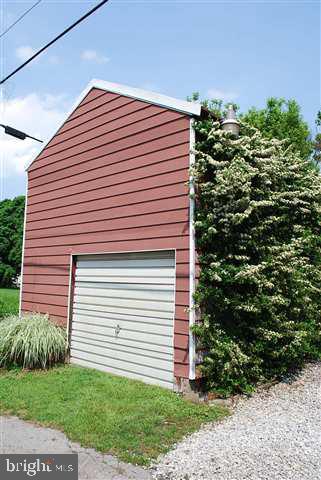 31 East Ridge Street Carlisle, PA 17013 - Photo 5 of 13 Gallery Image 5