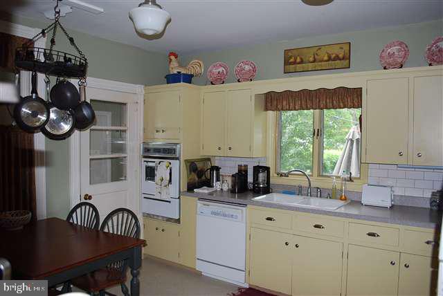 31 East Ridge Street Carlisle, PA 17013 - Photo 9 of 13 Gallery Image 9