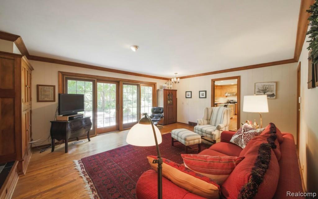 636 Cook Road Grosse Pointe Woods, MI 48236 - Photo 16 of 33