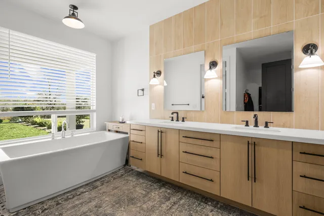 $649,000 | 1363 Spinnaker Drive, Redding, CA 96003