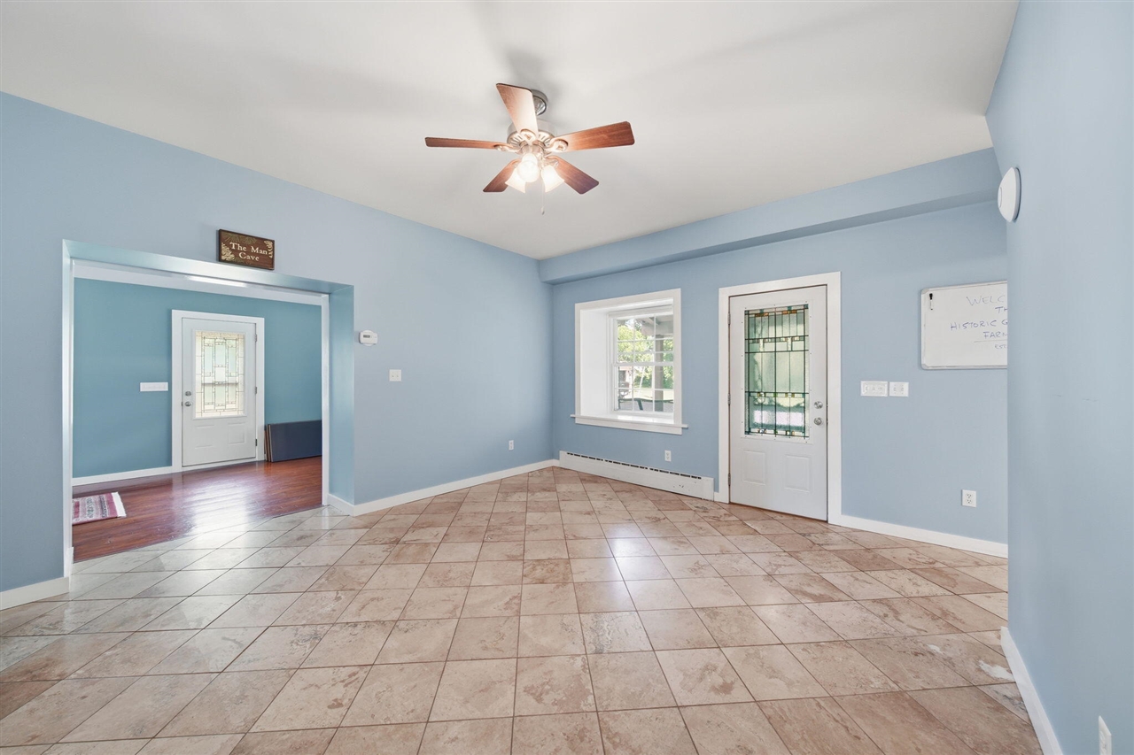 208 Glasgow Road Jackson, MI 49201 - Photo 6 of 99