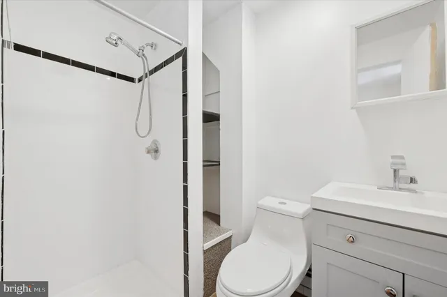 $1,895 | 407-409 South Street, Philadelphia, PA 19147