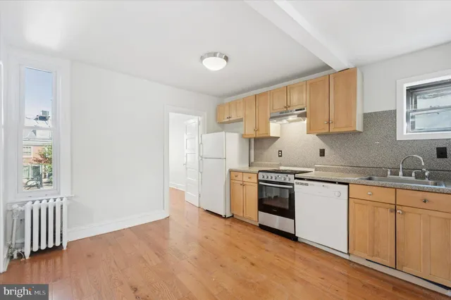 $1,895 | 407-409 South Street, Philadelphia, PA 19147