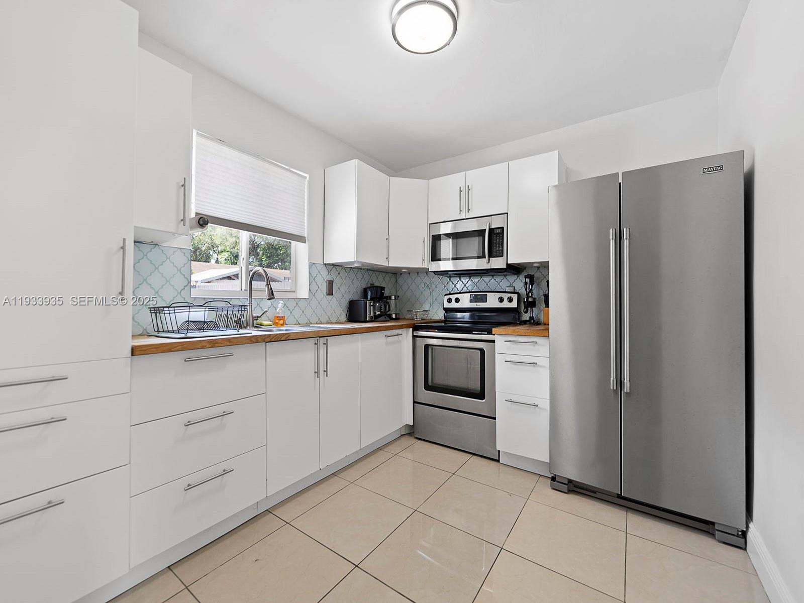 560 Northeast 161st Street Miami, FL 33162 - Photo 22 of 45