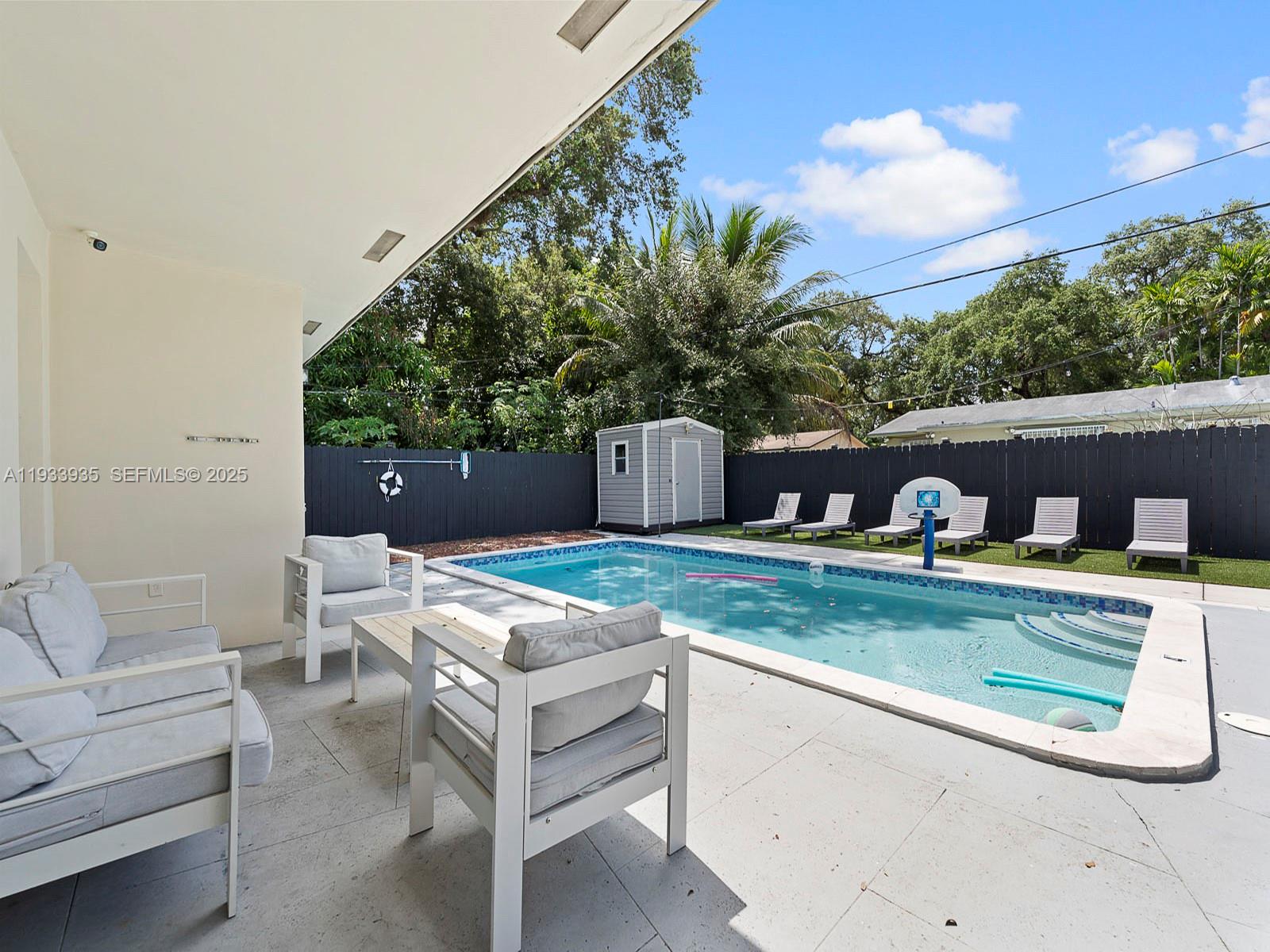 560 Northeast 161st Street Miami, FL 33162 - Photo 37 of 45