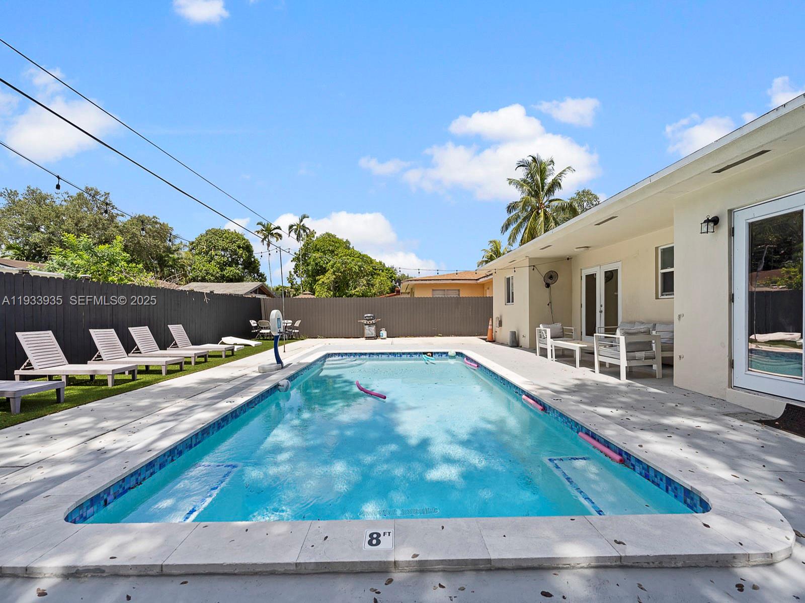 560 Northeast 161st Street Miami, FL 33162 - Photo 40 of 45