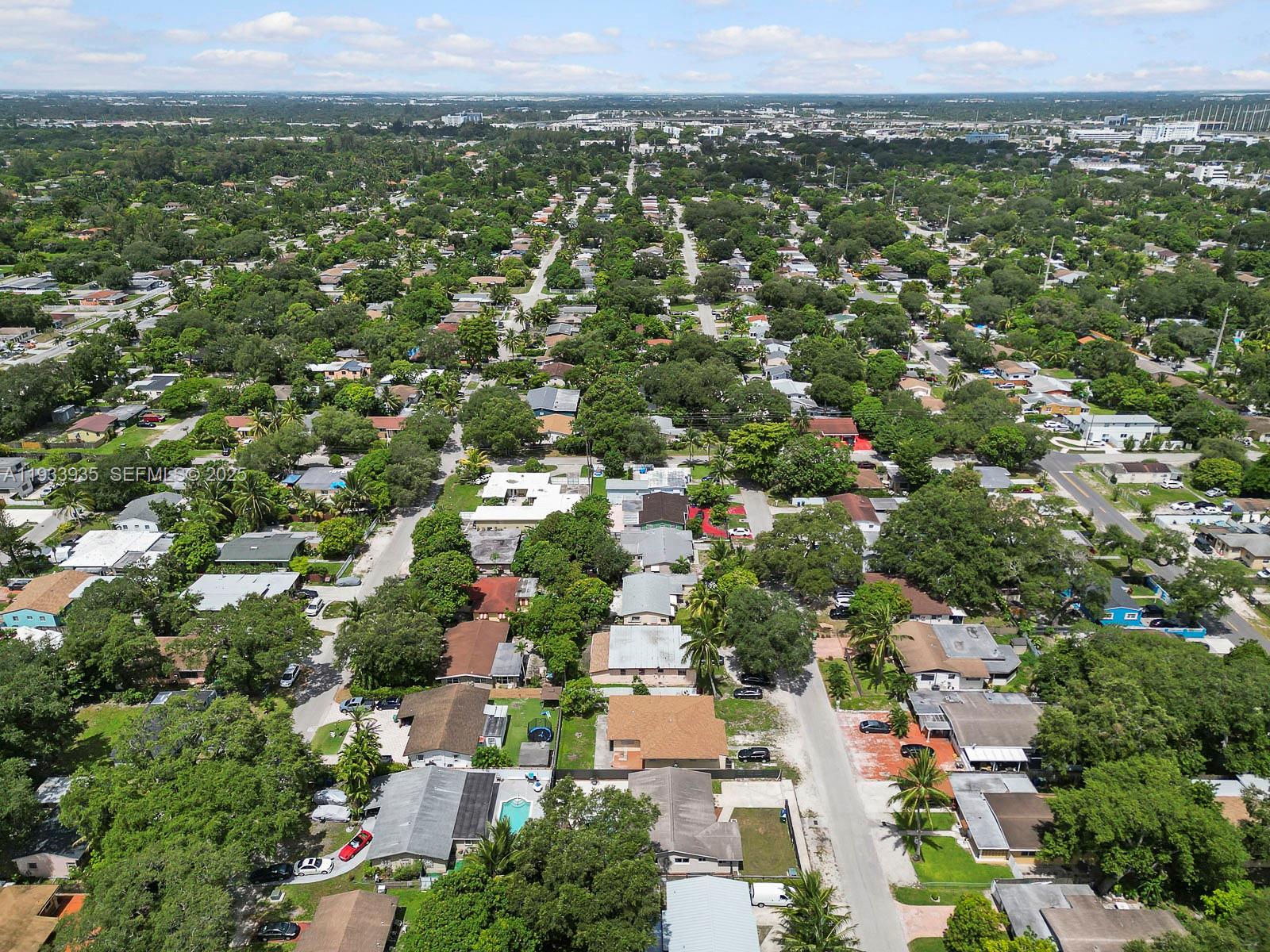 560 Northeast 161st Street Miami, FL 33162 - Photo 5 of 45