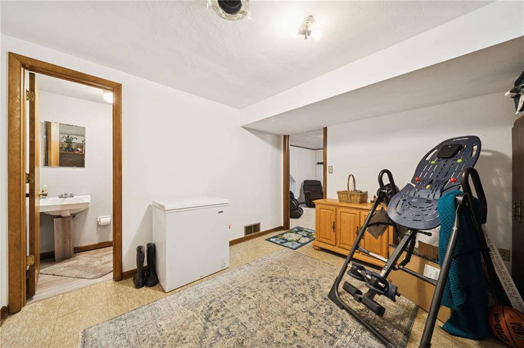 1402 Swede Hill Road Greensburg, PA 15601 - Photo 29 of 38