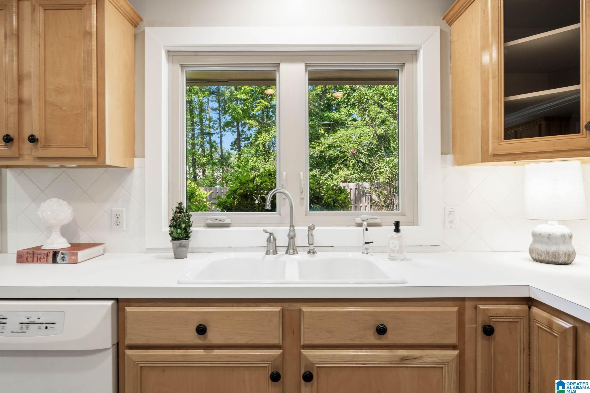 652 Rumson Road Homewood, AL 35209 - Photo 8 of 48 Gallery Image 8
