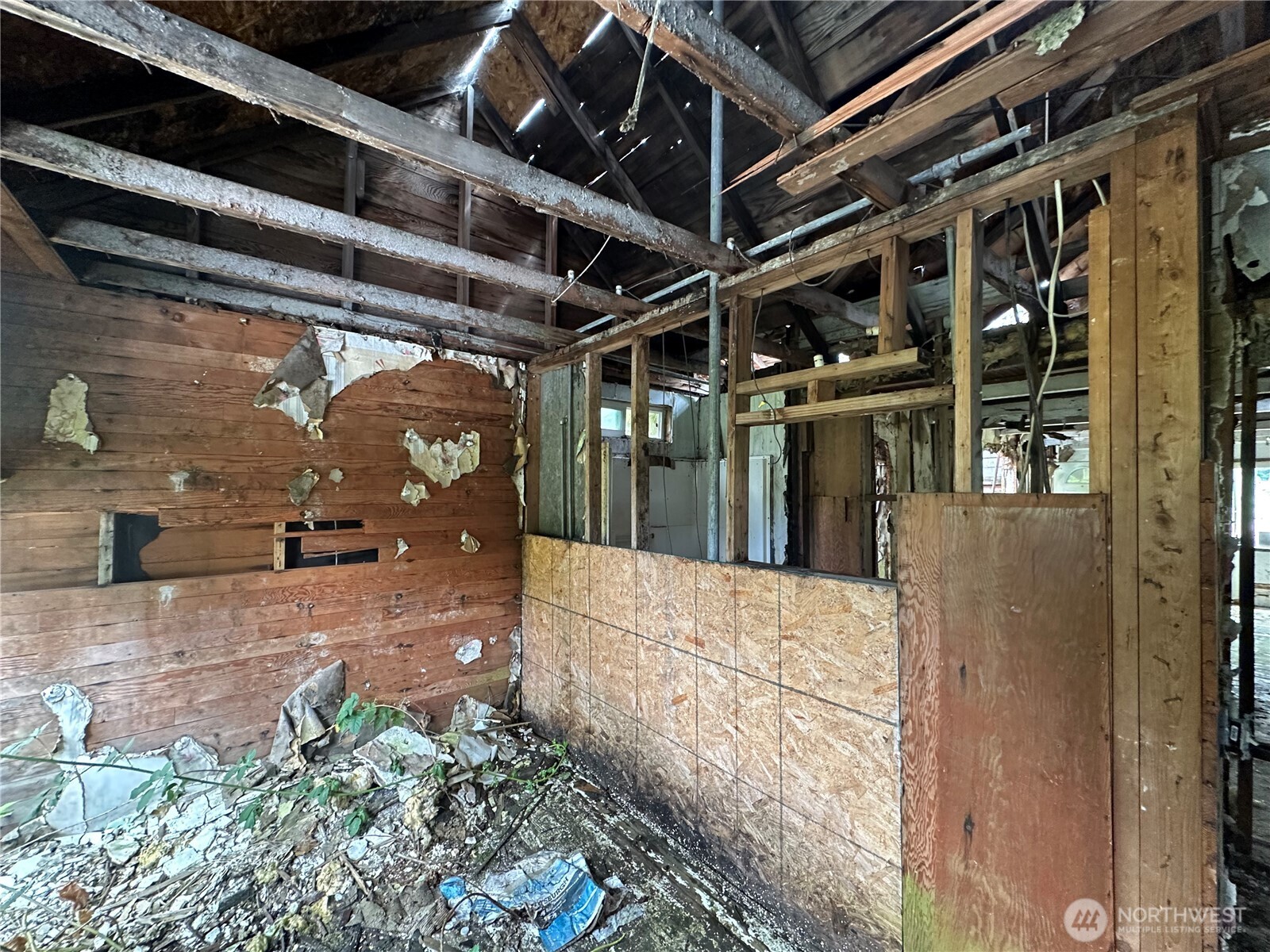 18646 Byers Road Southeast Maple Valley, WA 98038 - Photo 7 of 13 a view of porch with a door