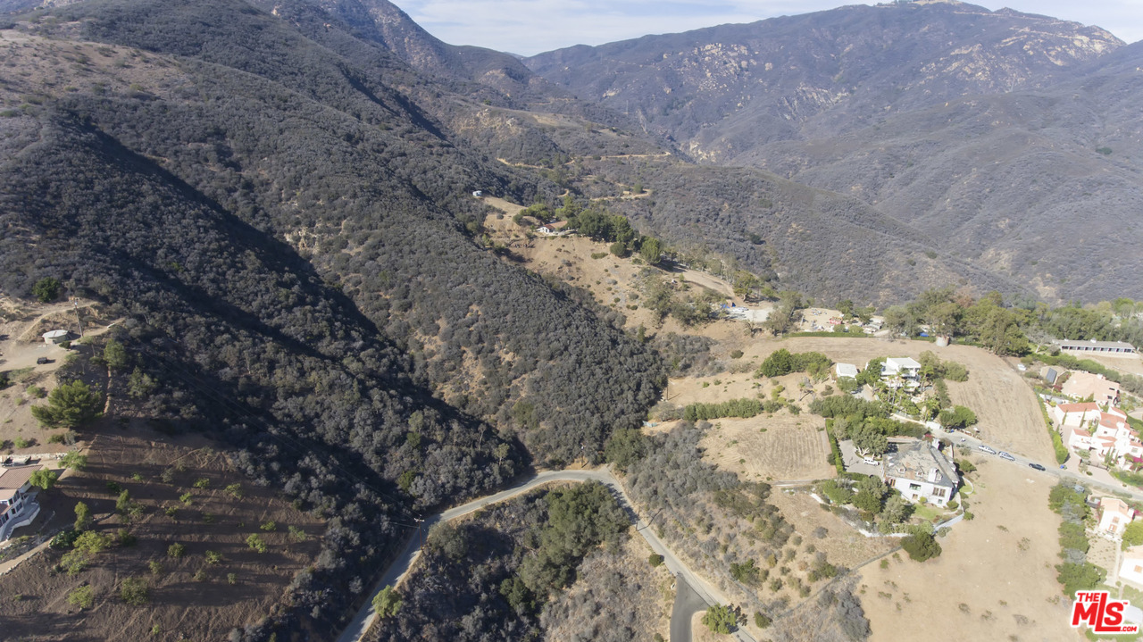 5801 Foxview Drive Malibu, CA 90265 - Photo 9 of 11 Gallery Image 9