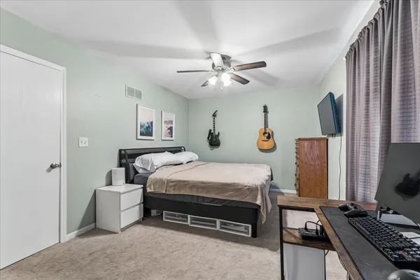 $232,000 | 3068 Woodside Drive, Joliet, IL 60431