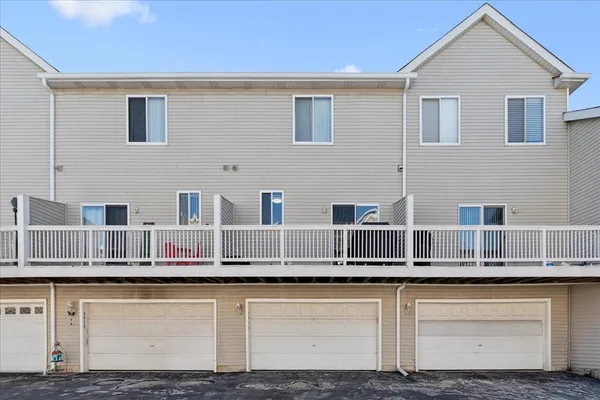 $232,000 | 3068 Woodside Drive, Joliet, IL 60431