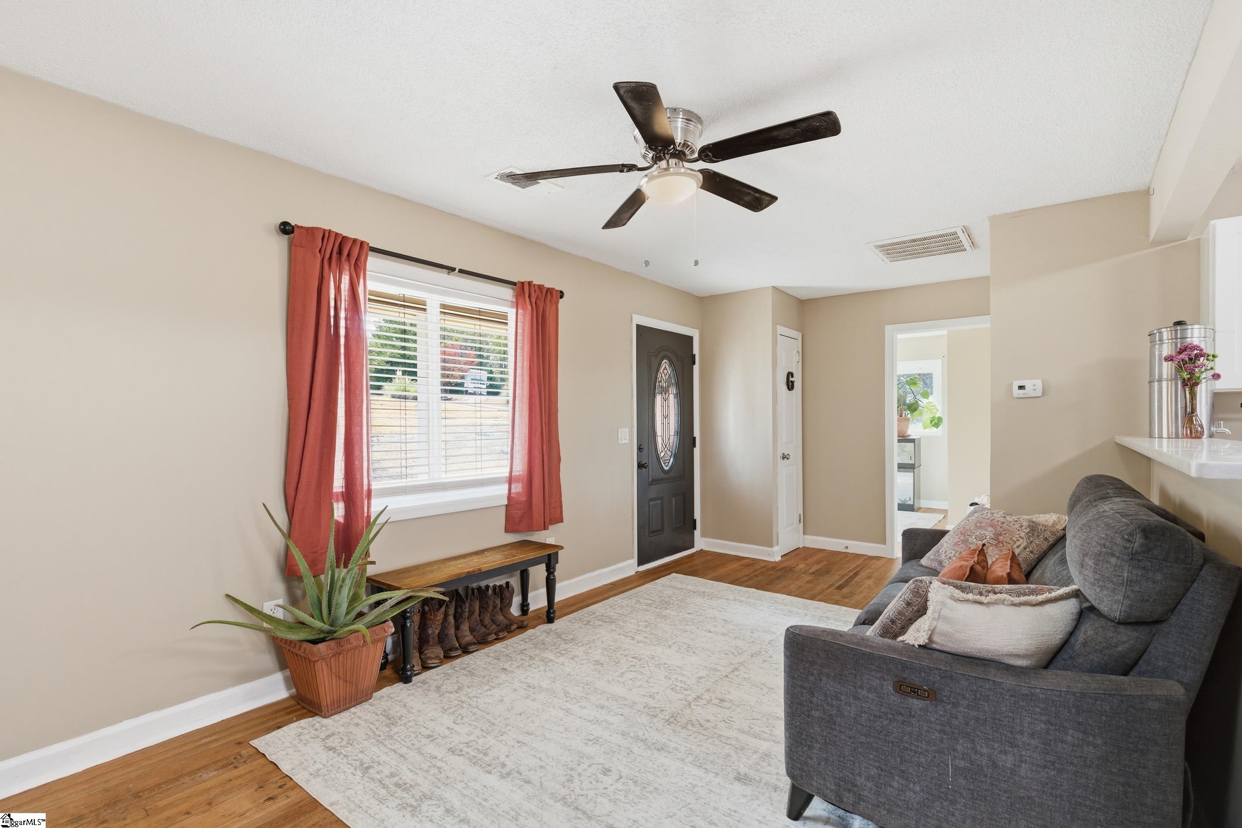 825 Railroad Street Pickens, SC 29671 - Photo 4 of 28