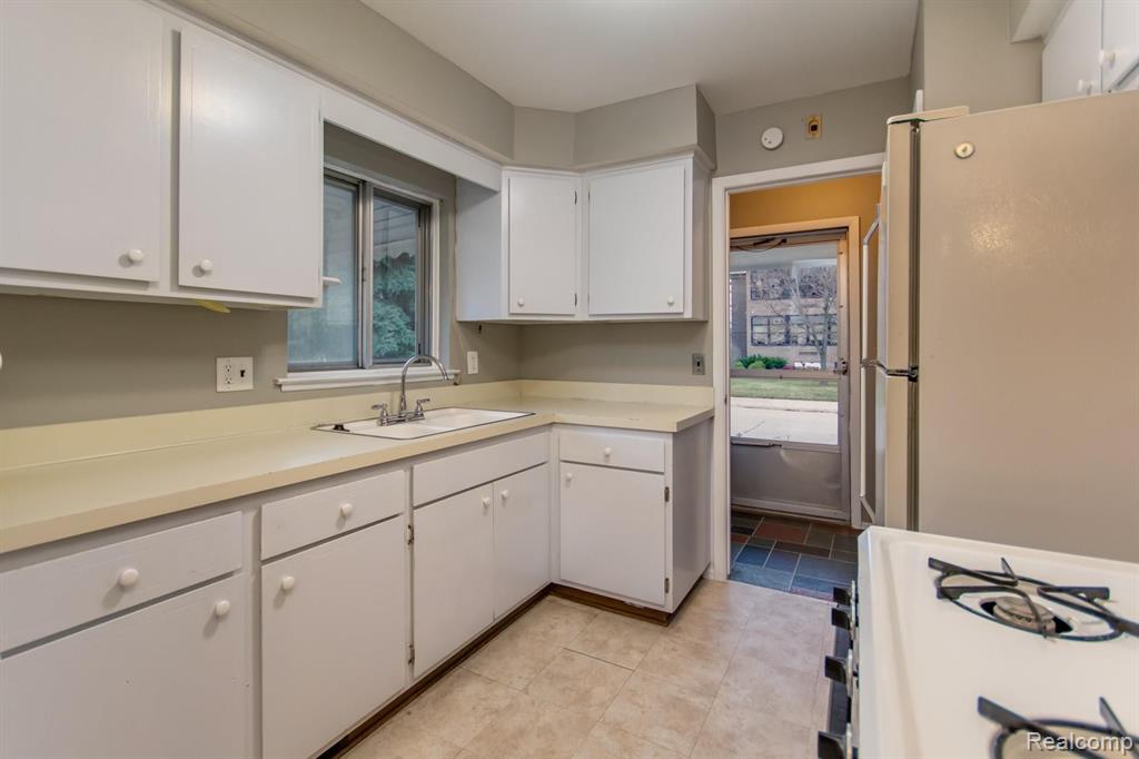8124 Ritter Street Center Line, MI 48015 - Photo 11 of 21