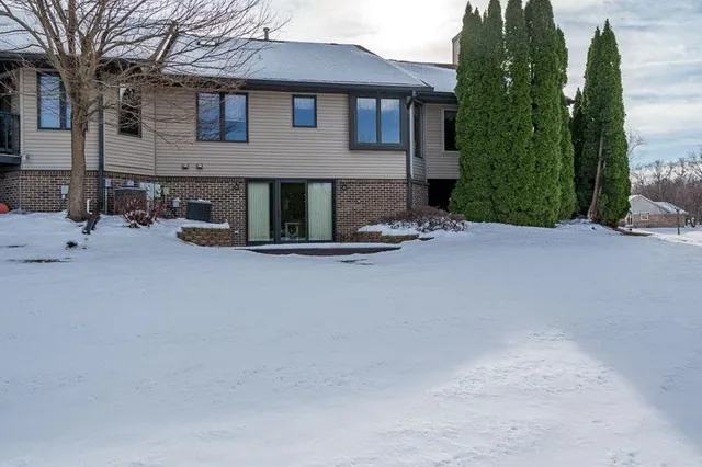 $335,000 | 6430 Old Hunters Run, Rockford, IL 61114