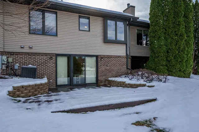 $335,000 | 6430 Old Hunters Run, Rockford, IL 61114