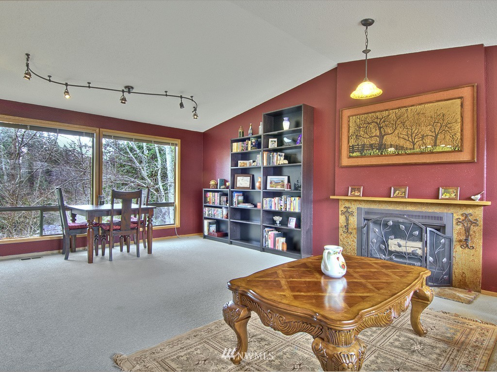 9011 Park Road Edmonds, WA 98026 - Photo 4 of 15